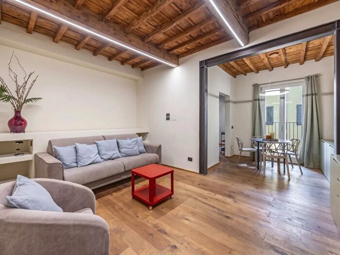 Appartamento trilocale in vendita in Via dei Serragli, Firenze