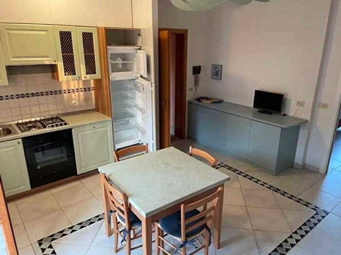 Appartamento con 5 locali in affitto in Neighbourhood Ronchi, Marina di Massa Centro, Massa