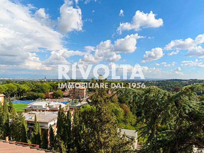 Appartamento con 10 locali in vendita in Via Cassia, Roma