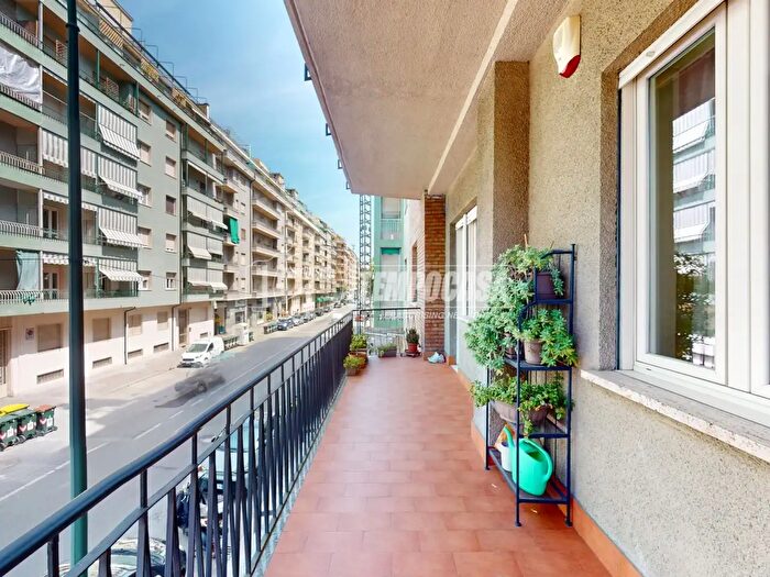 Appartamento con 6 locali in vendita in Via Tripoli, Torino