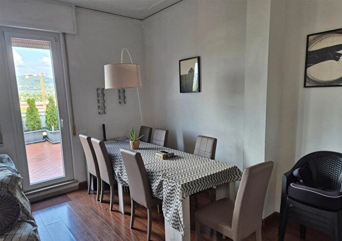 Appartamento con 5 locali in vendita in Viale Europa C, Firenze