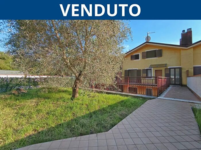 Appartamento con 6 locali in vendita in Via Cerzeta, Solofra