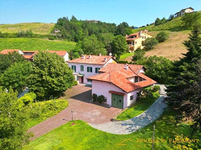 Casa con 6 locali in vendita in Dogliani