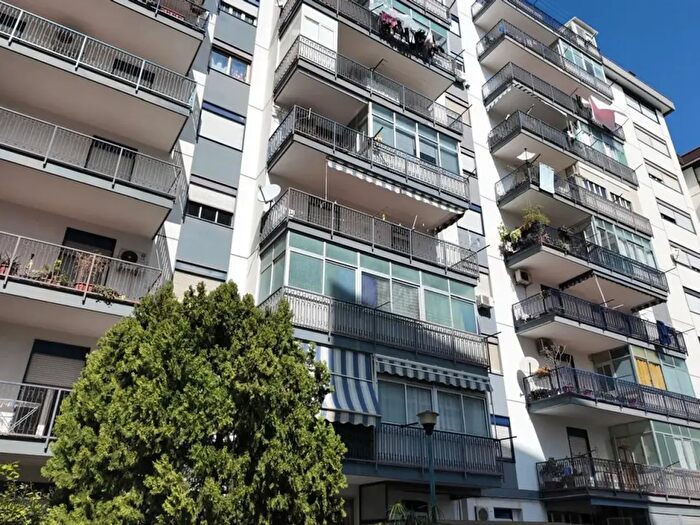 Appartamento con 5 locali in vendita in Via Luigi Zancla, Palermo