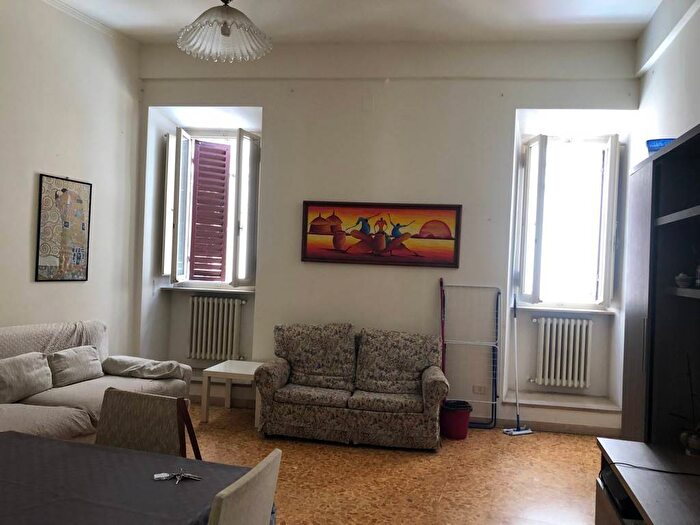 Appartamento quadrilocale in affitto in Viale Indipendenza, Centro Storico, Perugia