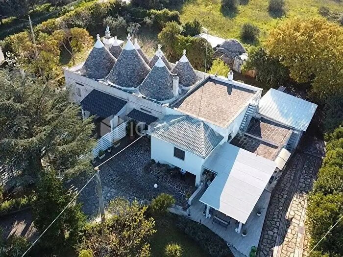 Casa con 8 locali in vendita in Strada Provinciale SNC, Cisternino