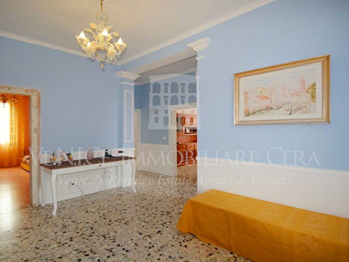 Appartamento quadrilocale in affitto in Dorsoduro, Santa Marta, Venezia