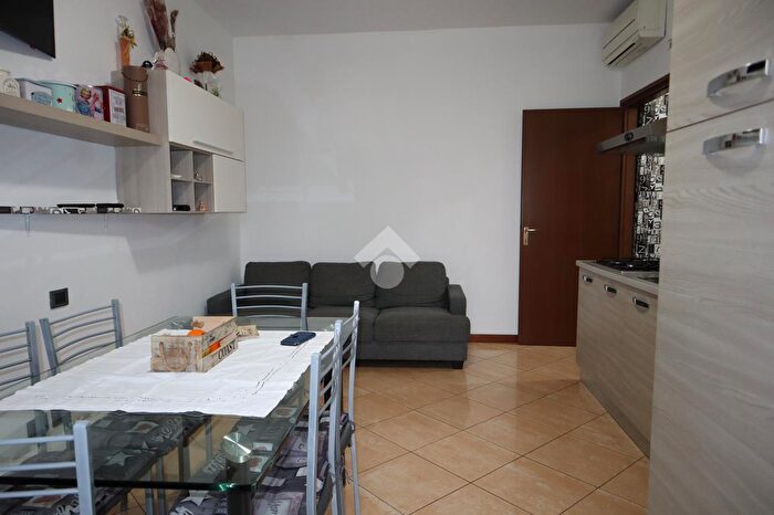 Appartamento trilocale in vendita in Via Cottolengo, Paderno Dugnano