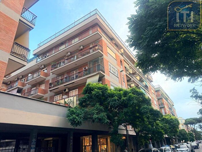 Appartamento trilocale in vendita in viale dei promontori, Ostia Levante, Roma