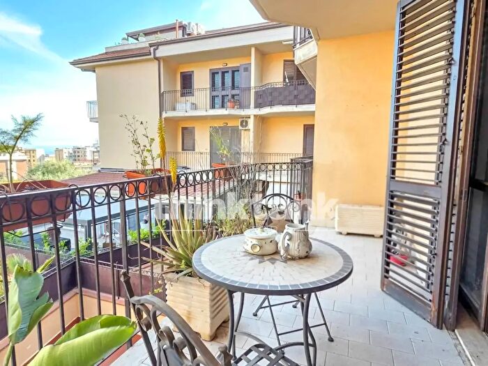 Appartamento con 5 locali in vendita in Via Pietro dell Ova, Catania