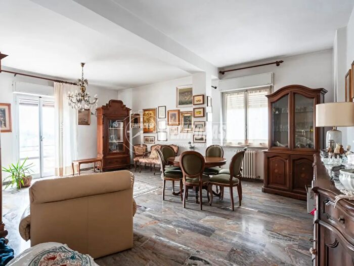 Appartamento quadrilocale in vendita in Via Ghino Valenti, Macerata