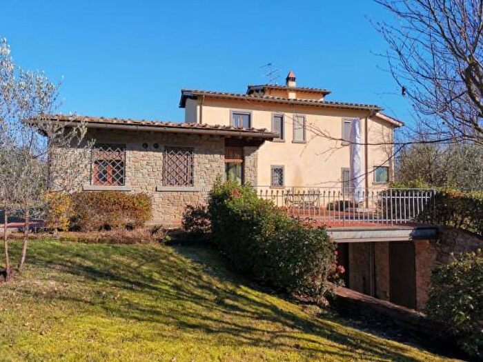 Casa con 6 locali in vendita in Montevarchi
