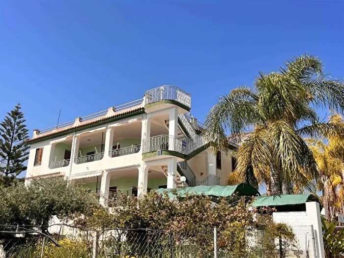 Casa con 16 locali in vendita in Via delle Margherite, Menfi