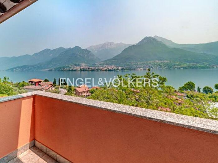 Casa con 6 locali in vendita in Via Bezzecca, Oliveto Lario