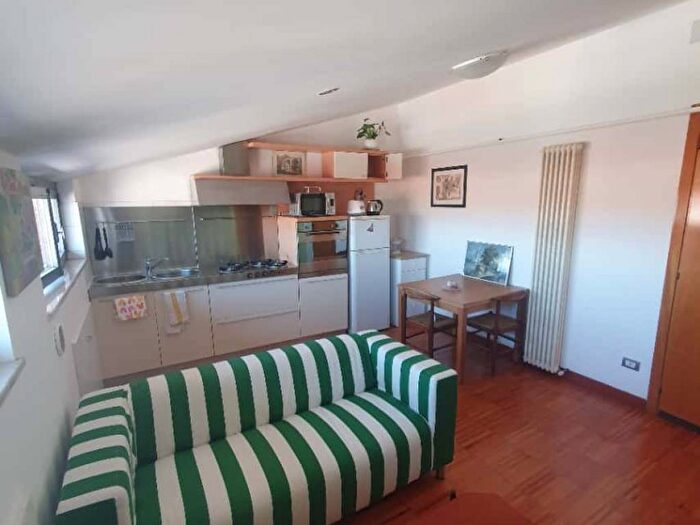 Appartamento bilocale in affitto in Via Giulio e Corrado Venini, Centrale, Milano