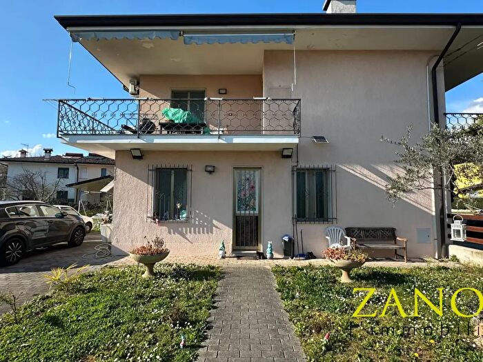 Appartamento con 6 locali in vendita in Via Pertini, Capriva Del Friuli