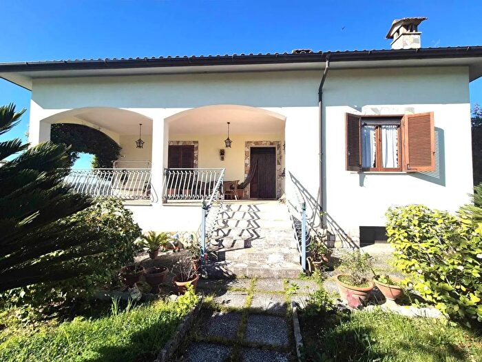 Casa quadrilocale in vendita in Via Polledrara, Fara In Sabina