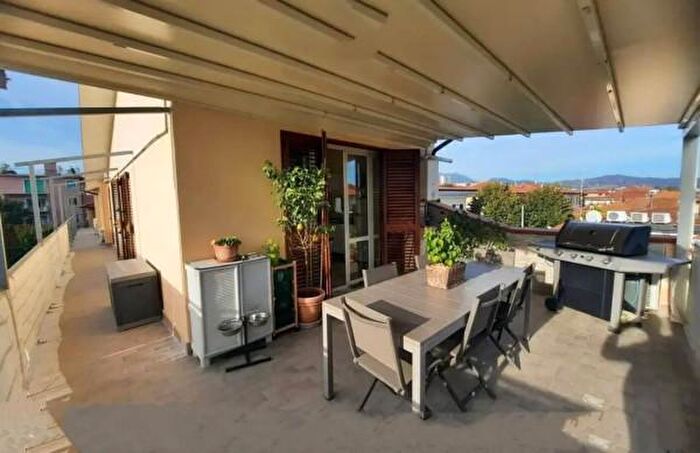 Appartamento quadrilocale in vendita in Via Enrico Toti, Viareggio