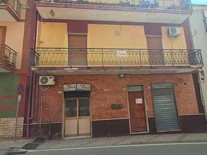 Appartamento con 6 locali in vendita in Via Garibaldi, Sparanise