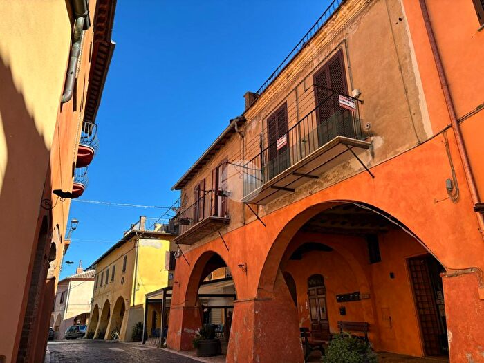 Appartamento trilocale in vendita in Via Roma, Otricoli
