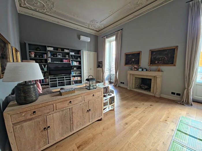 Appartamento con 6 locali in affitto in Via Assarotti, Manin, Genova