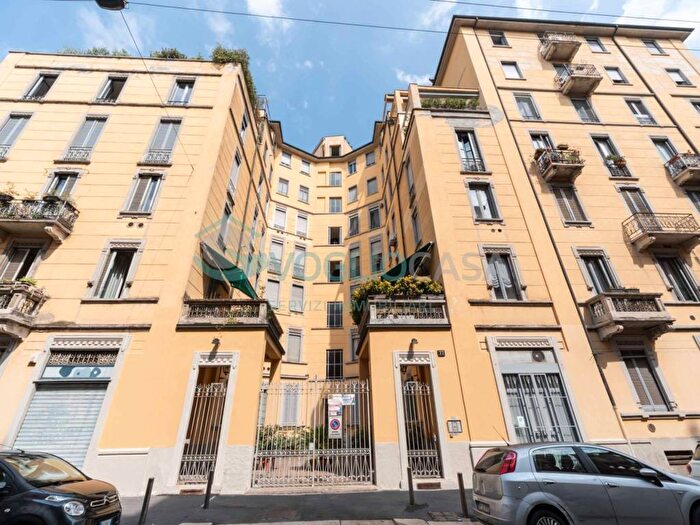 Appartamento bilocale in affitto in Via Carlo Goldoni, Plebisciti Susa, Milano