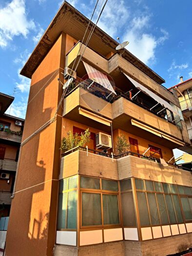 Appartamento trilocale in vendita in Via IV Novembre, Aci Catena