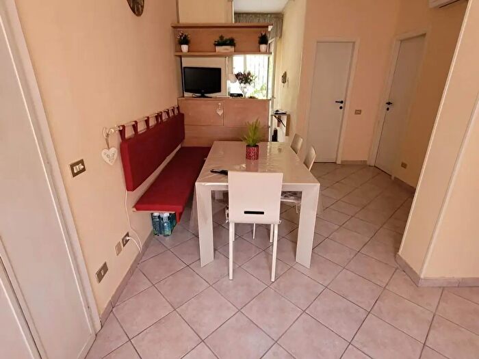 Appartamento con 5 locali in affitto in Camaiore