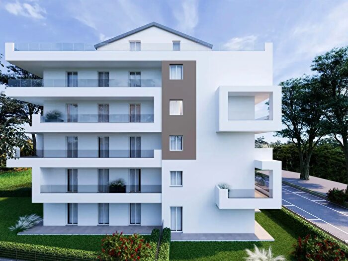 Appartamento quadrilocale in vendita in Via della Gallarana, Monza