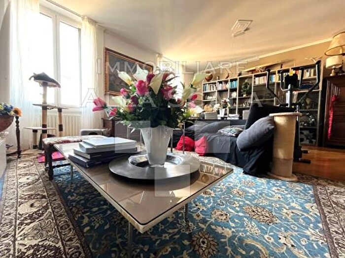 Appartamento trilocale in affitto in Via Edmondo De Amicis, Milano