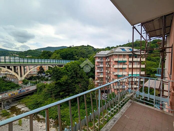 Appartamento trilocale in vendita in Via Pisoni Gastone, Genova