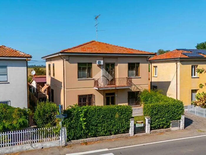 Casa con 5 locali in vendita in Via Savena Vecchia, Baricella