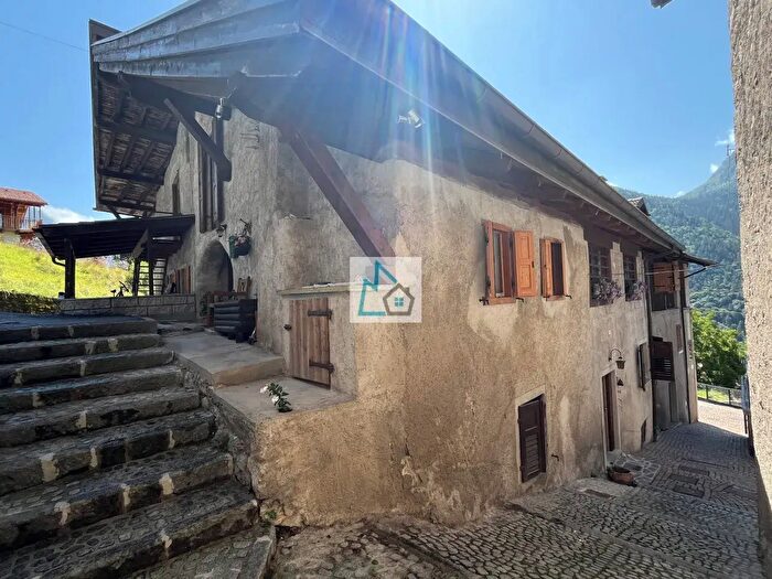 Appartamento con 7 locali in vendita in Via Scaricle, Tre Ville