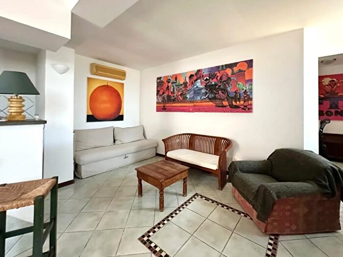 Appartamento bilocale in vendita in Via di Pozzuoli, Napoli