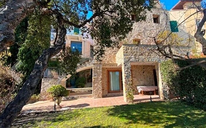 Casa con 15 locali in vendita in Piazza San Sebastiano, Sanremo