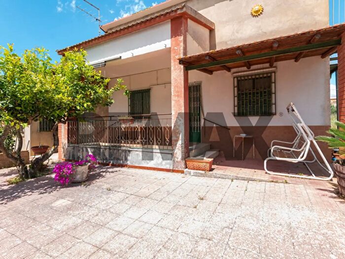 Casa con 5 locali in vendita in Contrada Commenda Snc, Caltagirone