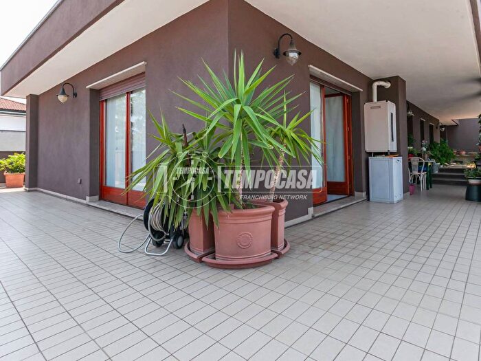 Appartamento quadrilocale in vendita in Via teglio, Farini, Milano
