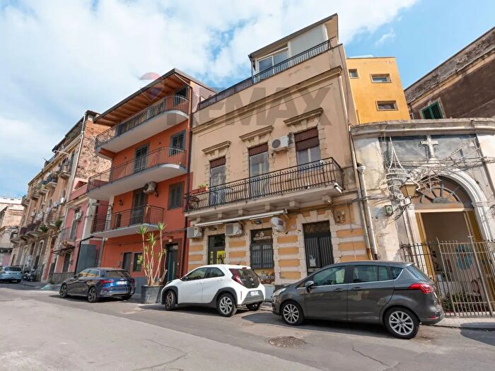 Casa con 5 locali in vendita in Via Tindaro, Catania