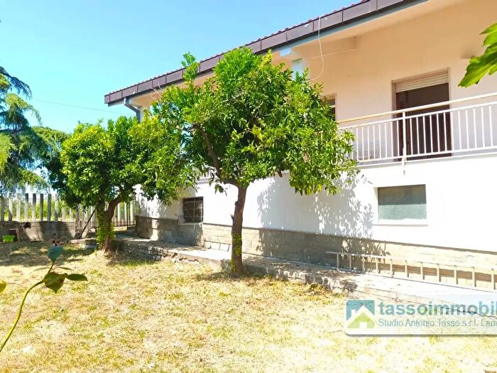 Casa con 10 locali in vendita in Ortona