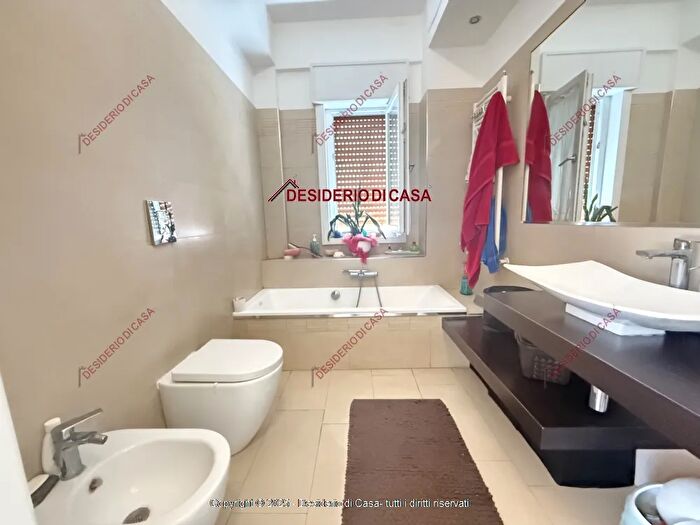 Appartamento quadrilocale in vendita in Via Ippolito Nievo Palermo Pa Italia, Palermo