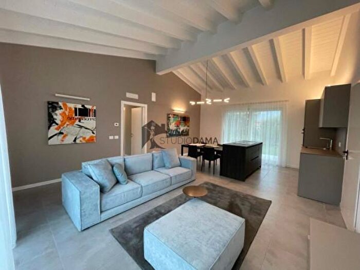 Casa quadrilocale in vendita in Padenghe Sul Garda