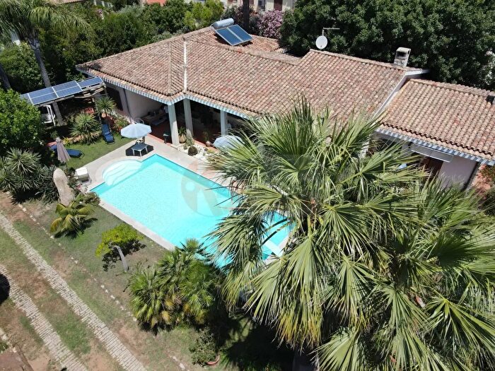 Casa con 11 locali in vendita in Via Luigi Einaudi, Iglesias