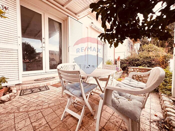 Casa con 7 locali in vendita in Cecina