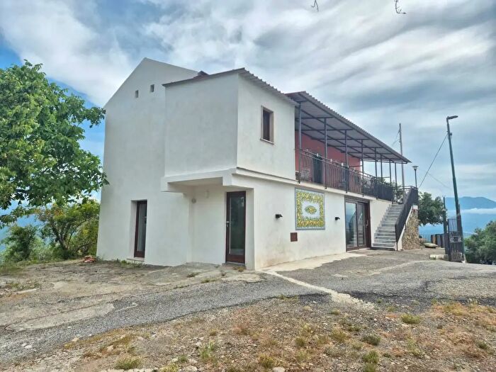 Casa con 5 locali in vendita in Località Carullo, Casal Velino