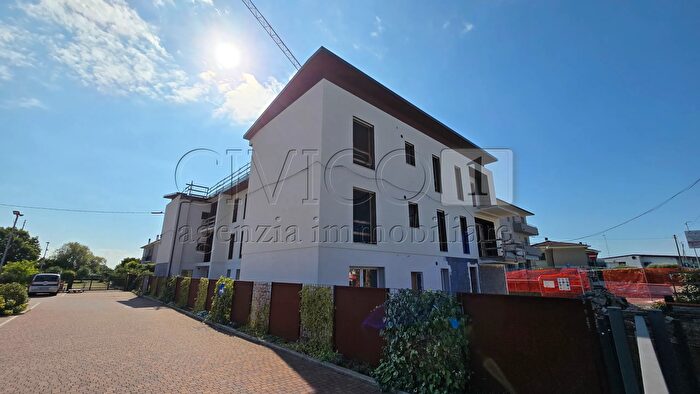 Appartamento con 5 locali in vendita in Viale Riviera Berica, Nanto