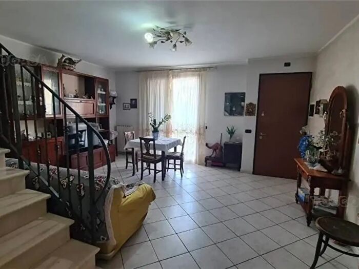 Casa con 6 locali in vendita in Santa Croce SullArno