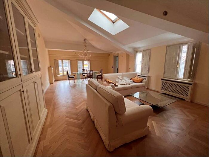 Appartamento quadrilocale in affitto in Via dei Servi, Centro Storico, Modena