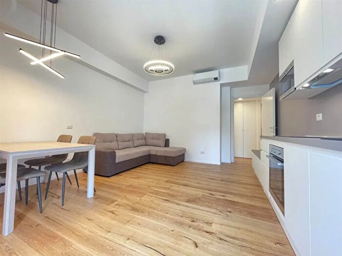 Appartamento bilocale in affitto in Via dei Tulipani, Milano