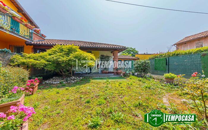 Casa trilocale in vendita in Via Nobili, Linarolo