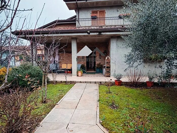 Casa con 5 locali in vendita in Via Tavoleto, San Clemente